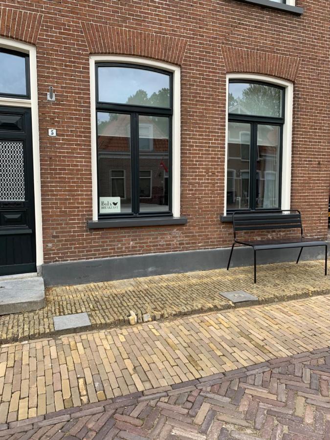 B&B Het Herenhuys Aan De Historische Gracht Van Kollum Eksteriør billede