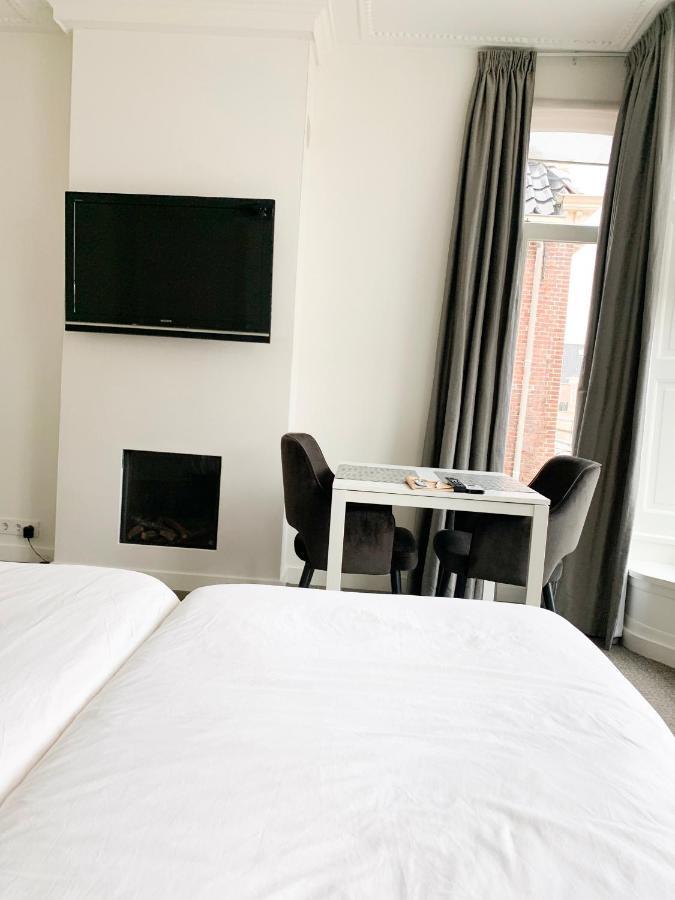 B&B Het Herenhuys Aan De Historische Gracht Van Kollum Eksteriør billede