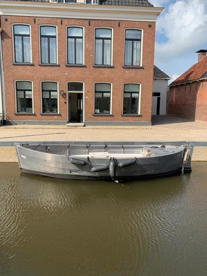 B&B Het Herenhuys Aan De Historische Gracht Van Kollum Eksteriør billede